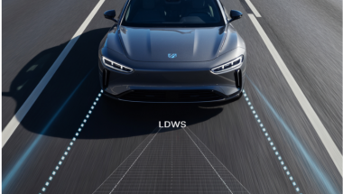 Hệ thống cảnh báo chệch làn đường (LDWS) là gì? Cách hoạt động & lợi ích thực tế